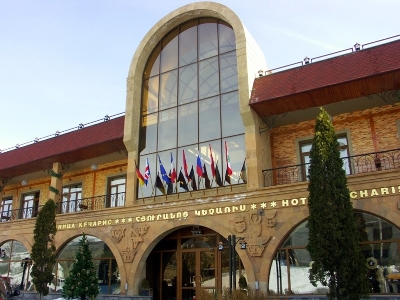 Հարկադիր կատարումն ապահովող ծառայությունը դադարեցրել է Միհրան Պողոսյանին պատկանող «Կեչառիս» հյուրանոցի գործունեությունը