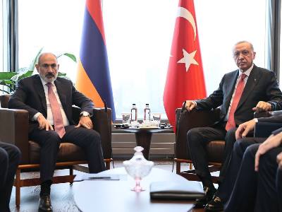 At meeting with Pashinyan, Erdogan expresses support for normalization of Armenia-Turkey relations