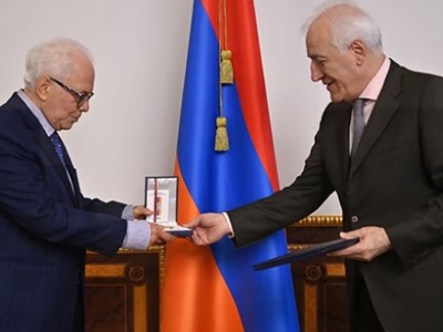Президент Армении наградил медалью пианиста Раффи Хараджаняна