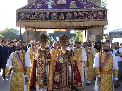 Ձեռամբ Ամենայն Հայոց Կաթողիկոսի օրհնվեց 21-րդ դարի չորրորդ Մյուռոնը և կոչվեց «Դրոշմ ինքնության»