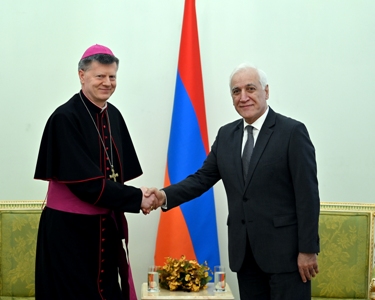 Սուրբ Աթոռի նորանշանակ նվիրակն իր հավատարմագրերն է հանձնել Վահագն Խաչատուրյանին
