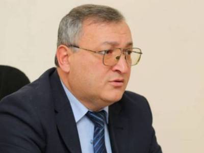 «Հրապարակ». Արցախի ԱԺ նախկին նախագահը դեղին քարտ է ստացել