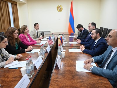 Министр Айрапетян принял руководителя бюро по безопасности киберпространства Госдепа США