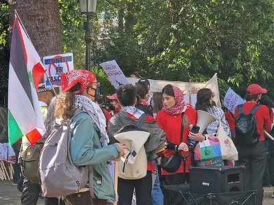 В Лондоне десятки тысяч человек вышли на пропалестинскую и произраильскую акции: 15 человек задержаны