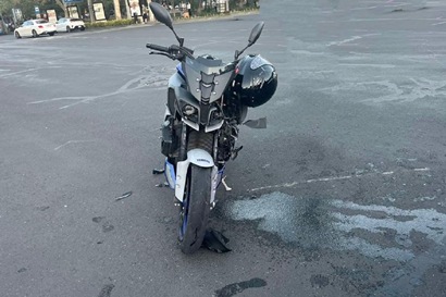 Ֆրանսիայի հրապարակում BMW X6 մակնիշի ավտոմեքենան բախվել է  մոտոցիկլետի. կա տուժած