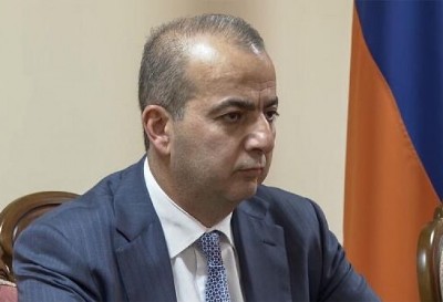 «Փաստ». Է՞լ ովքեր են «հերթում». Փաշինյանի ականջները «կաթիլ-կաթիլ լցնում են», որ նա, միևնույնն է, «սվոյ» չէ