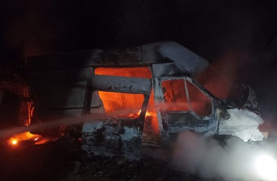 «Ֆորդը» մոտ 40 մետր գլորվել է ձորակը և բռնկվել. մեքենան ամբողջությամբ այրվել է