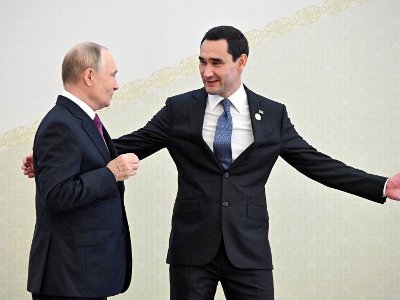 Բերդիմուհամեդովը Պուտինին պարգևատրել է բանաստեղծ Մագթիմգուլի Ֆրագիի 300-ամյակի հուշամեդալով
