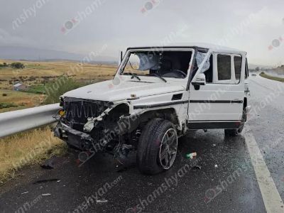 «Mercedes G 550»-ը «Չայնիի» ոլորաններում բախվել է հուշաքարին, ապա երկաթե արգելապատնեշներին. կան վիրավորներ