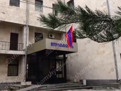 Мужчина ударил по голове 86-летнего пенсионера: последний нанес ему множественные ножевые ранения