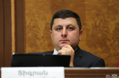 Բանակցային գործընթացում ստեղծված իրավիճակի շուրջ իշխանության վերնախավի մոտեցումները խիստ հակասական են. Աբրահամյան