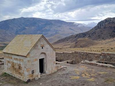 «Տափի բերդ» ամրոցում պեղումների ժամանակ հայտնաբերվել են կարասներ, կճուճներ, ջնարակով պատված ձիթաճրագի հատակամաս