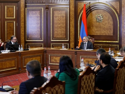 Վարչապետի գլխավորությամբ քննարկվել է «300 դպրոց, 500 մանկապարտեզ» ծրագրի կատարման ընթացքը