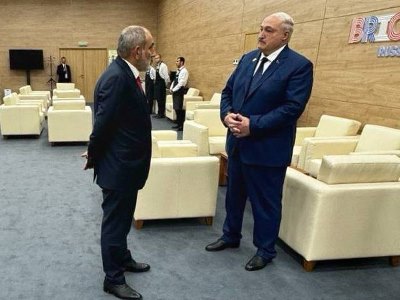 Пул Первого запечатлел момент общения Пашиняна и Лукашенко  на полях БРИКС