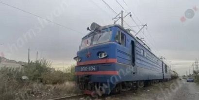 В Ереване грузовой поезд насмерть сбил оказавшегося на путях пешехода