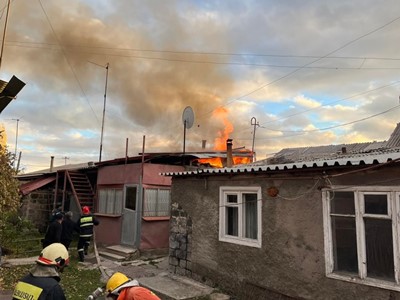 В Гюмри вспыхнул пожар