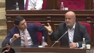 «Հրապարակ». Կա՛մ ստում է, կա՛մ կոռուպցիա կա. Հաղորդումը ներկայացրել է Հովիկ Աղազարյանի մտերիմը