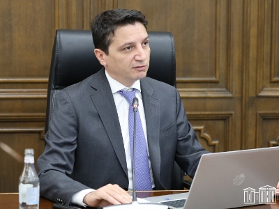 Armenia authorities to reduce funding to PM, parliament in 2025