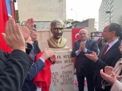 В Париже установлен бюст Ататюрка