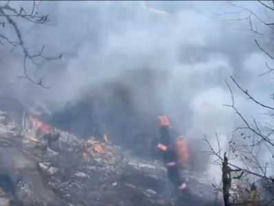 Крупный пожар вспыхнул на участке, прилегающем к лесу, в селе Цав Сюникской области