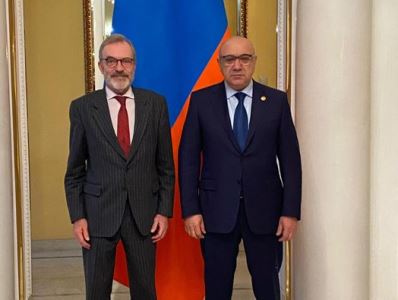 Посол Армении в РФ обсудил армяно-испанские отношения