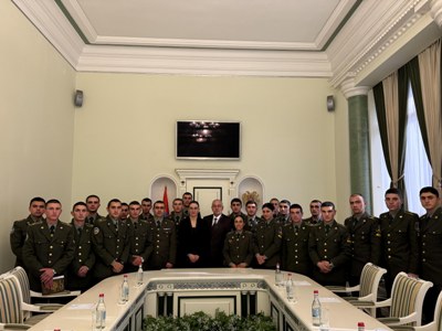 Գլխավոր դատախազը կուրսանտների հետ զրուցել է կանոնադրային հարաբերությունների պահպանման և բանակում կարգապահության մասին