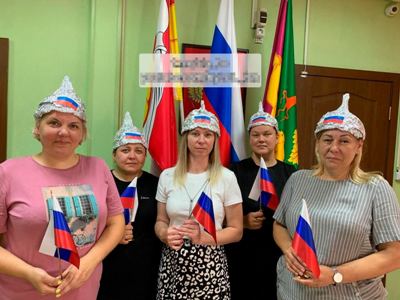 Ռուս ուսուցիչները ալյումինաթղթի գլխարկներ են հագել ՆԱՏՕ «ճառագայթման» դեմ. Baza