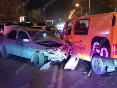Երևանի Մինսկի փողոցում բախվել են «Ford Transit»-ը, «Mitsubishi»-ն ու «Nissan»-ը. 3 վիրավորները տեղափոխվել են հիվանդանոց