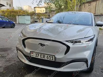 Երևանում հերթական անգամ նույն բակում թալանել են մի քանի ավտոմեքենաներ՝ «Mustang», «Mercedes», «Toyota»-ներ