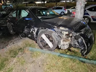 ДТП в Ереване: столкнулись  «Nissan Altima» и  «Mercedes»