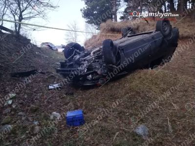 На дороге Ванадзор-Дилижан автомобиль «Лада» упал в овраг
