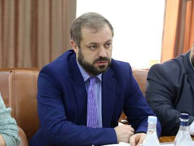 Министр экономики Армении и представители фармацевтических компаний обсудили возможности развития отрасли