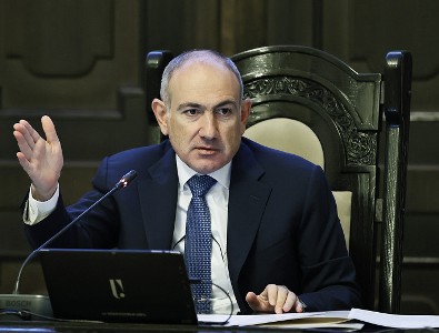 «Հրապարակ» Մարզպետներն իրար են անցել. հավաքել են համայնքների ղեկավարներին