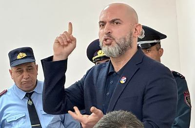 «Հրապարակ». Արմեն Աշոտյանը ապօրինի կալանքը կրում է օրենքի տառը խստորեն պահելով