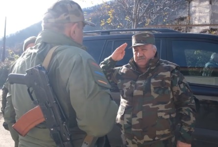 «Ցանկացած պահի պատրաստ ենք հակառակորդի հերն անիծել». Սասուն Միքայելյանն այցելել է դիրքեր (վիդեո)