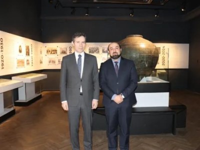 Посол Греции в Армении посетил выставку «Мать-божество: от Анаит до Мариам» в Музее истории