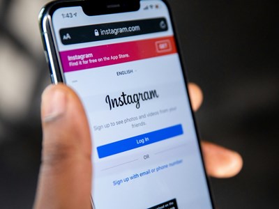Ученые: Платформа Instagram поощряет самоповреждение среди подростков