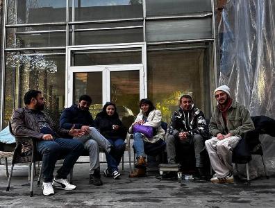 25 օր է՝ «Գոյ» թատրոնի աշխատակիցները նստացույց են անում թատրոնի մուտքի մոտ
