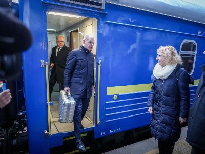 Шольц раскрыл тайну чемодана, с которым приехал в Киев