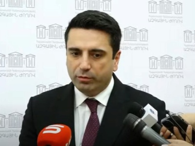 «Որևէ փակ թեմա չի լինի». Ալեն Սիմոնյանը լրագրողներին հրավիրում է թեյի՝ առանց տեսախցիկների