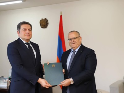 Замглавы МИД РА принял копии верительных грамот посла Алжира