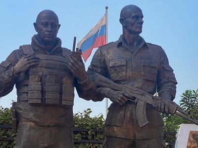 В Центральноафриканской Республике открыли памятник погибшему лидеру ЧВК «Вагнер» Евгению Пригожину