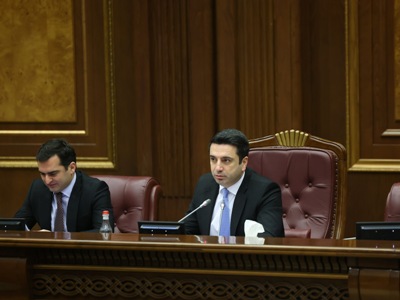 «Հերիք եղավ, կրակն եմ ընկել ձեր ձեռը». Ալեն Սիմոնյանը՝ Գեղամ Մանուկյանին