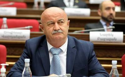 «Հրապարակ». Հեռախոսի 18+ բովանդակությունը տպել են, տվել՝ կարդան. կին պատգամավորները ուշադիր ընթերցել են