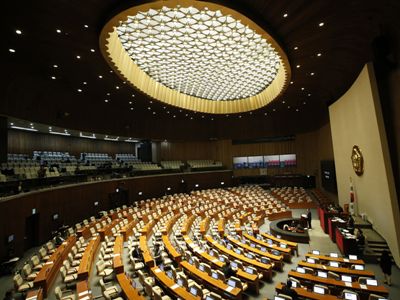 Парламент Южной Кореи запретил сотрудникам разведки входить в здание
