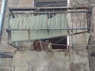 В Гюмри обрушился балкон: есть пострадавший