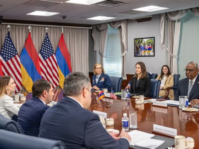 Минобороны США опубликовало пресс-релиз о встрече глав оборонных ведомств Армении и США