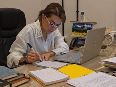 Աննա Հակոբյանը TOEFL է պարապում՝ մագիստրատուրա դիմելու համար