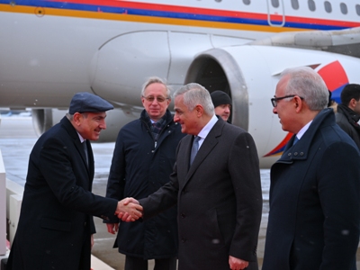 Armenia’s Pashinyan arrives in Moscow (VIDEO)