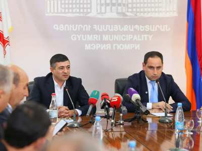 Глава МТУИ Армении представил сотрудникам муниципалитета исполняющего обязанности мэра Гюмри
